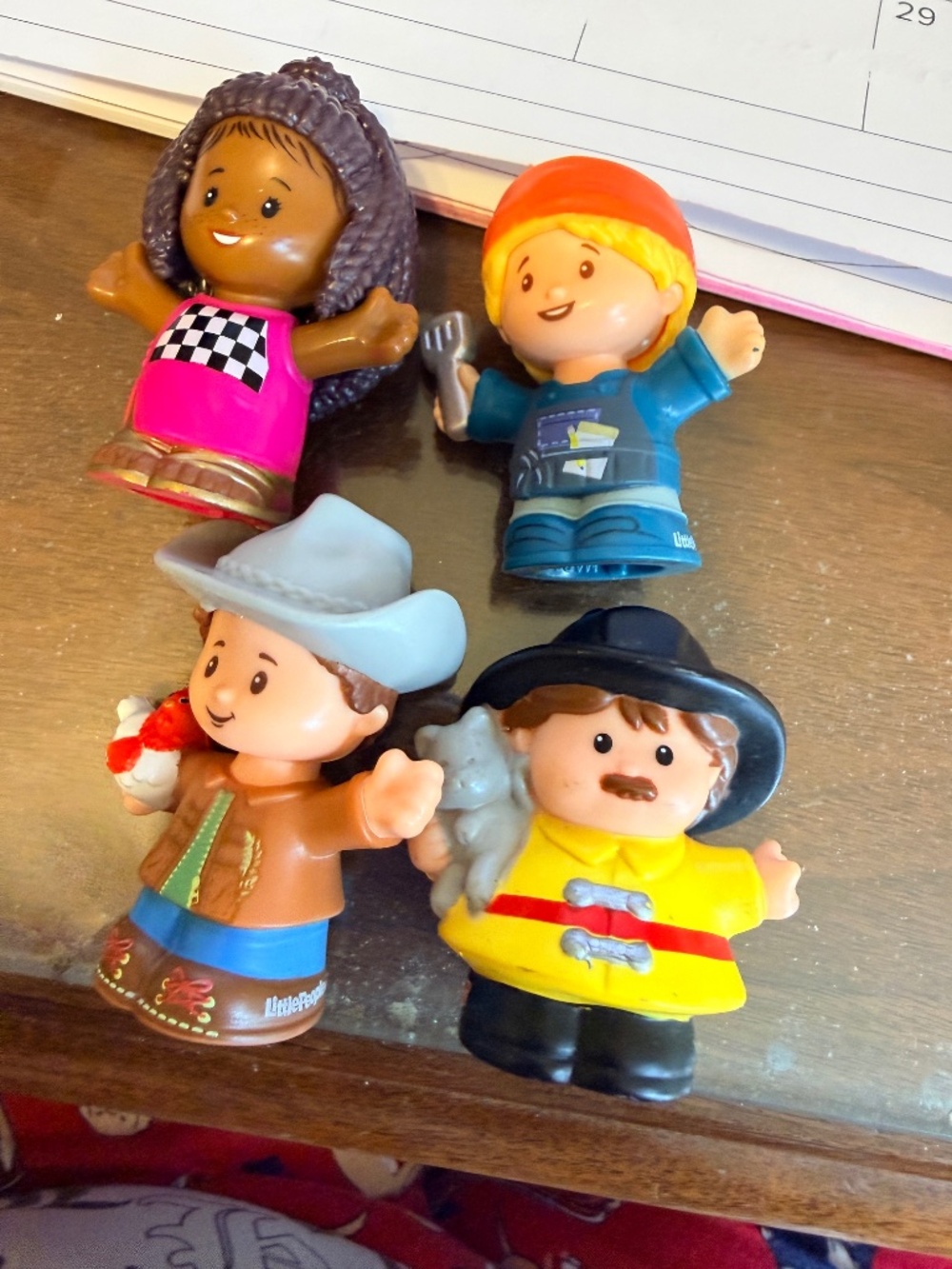 Fisher price little people figures (4 pc)
